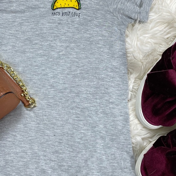 American Eagle | Soft & Sexy "Taco Bout Love" Tee - Picture 3 of 5